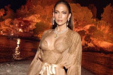 Jennifer Lopez ha construido una fortuna millonaria gracias a su exitosa carrera en la música, el cine y los negocios.