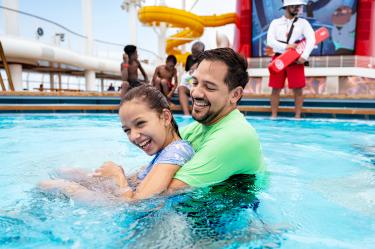 Si lo tuyo no son las largas filas en los parques, un crucero puede ser la opción que buscabas.