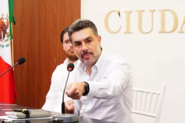 La propuesta legislativa establece que las escuelas implementen "programas permanentes de orientación y acompañamiento para madres, padres y tutores de menores involucrados en conductas de violencia escolar"
