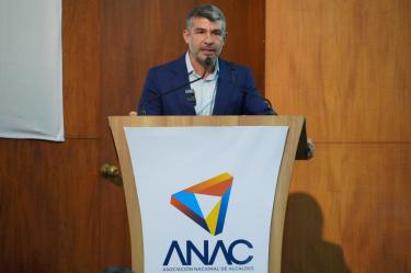 La Asociación Nacional de Alcaldes (ANAC) hizo un llamado urgente al Gobierno Federal para reconsiderar el esquema de combate a la delincuencia en el país y fortalecer las capacidades presupuestales de los ayuntamientos.