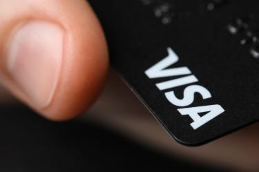 Visa prepara recorte global: despedirá a 2,600 empleados para mejorar su eficiencia.