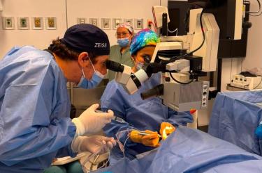 Con el trabajo de cuatro oftalmólogas y el uso de sus ocho quirófanos, el hospital busca devolver la autosuficiencia a los pacientes de la tercera edad e reincorporarlos a su vida diaria.