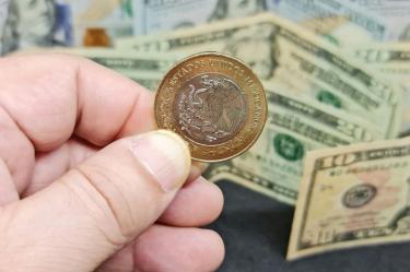 Tensión entre Estados Unidos e Irán presiona al peso mexicano.
