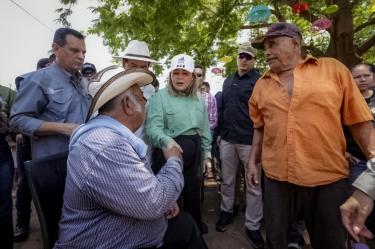 Auxilio en el centro-norte de Sinaloa: entregan víveres y enseres a familias damnificadas por las lluvias