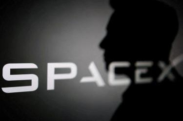 Los ingresos de SpaceX se disparan 92% en su primer reporte tras salir a bolsa.