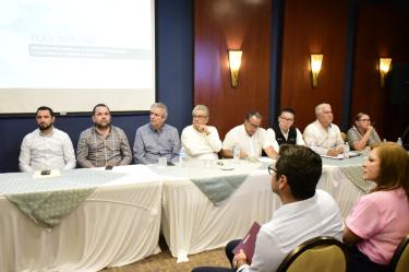 Empresa y colectivo asumen compromisos para socializar el Plan Integral y llegar a acuerdos definitivos