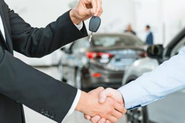Inegi: venta de autos nuevos rompe récord y supera las 885 mil unidades.