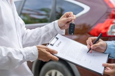Arrendadoras de autos enfrentan más robos; industria alerta por pérdidas.