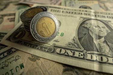 Peso mexicano gana; tipo de cambio pone a prueba el soporte de 17.20