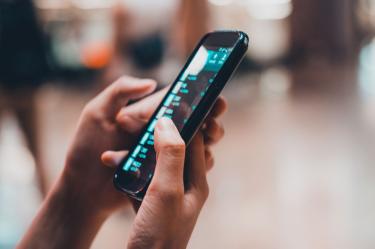 Restringir redes sociales a menores no es solución mágica: OCDE