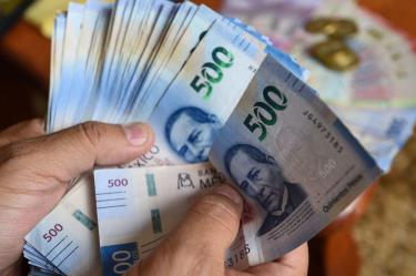 Gasto social marca récord en el primer semestre; alcanza 2.4 billones de pesos.