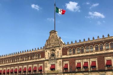 México y el dilema de los bancos centrales: ¿Por qué no recorta tasas con inflación a la baja?
