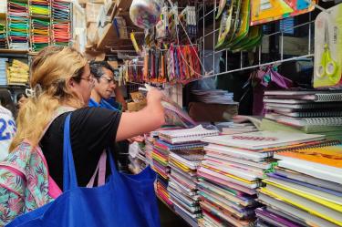 Suben precios de útiles escolares; cuadernos se encarecen hasta 50%.