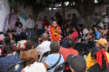 En la Asamblea Informativa en Defensa de la Soberanía, Mojica Morga planteó ampliar las becas federales hasta nivel licenciatura e impulsar proyectos productivos para frenar la migración estudiantil en la capital guerrerense.