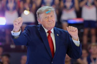 Trump afirma que EU tiene el control total del estrecho de Ormuz: “Irán no puede hacer nada”.