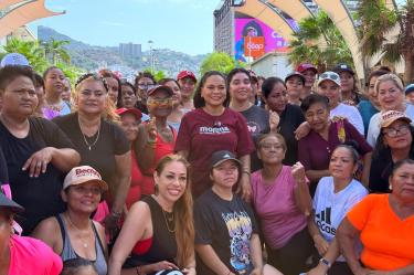 Beatriz Mojica Morga, encabezó el Zumbatón en Plaza Quebec
