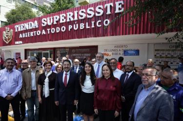 La directora del SUPERISSSTE, Dunia Ludlow, subrayó la alianza de la cadena de tiendas con FOVISSSTE, Fondo de Cultura Económica (FCE), Fondo Nacional para el Consumo de los Trabajadores (Fonacot), Leche para el Bienestar, entre otros