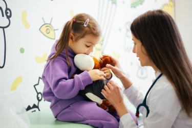 Examen médico escolar_qué revisiones necesitan los niños para el regreso a clases