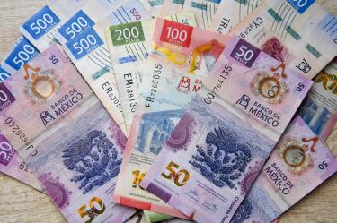Cambios fiscales dan frutos: IEPS a refrescos y aranceles impulsan los ingresos públicos.