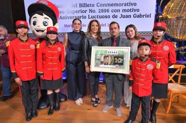 Lotenal emitió una colección de 10 cachitos con la imagen del Divo de Juárez para el Sorteo Superior, el cual cuenta con un Premio Mayor de 17 millones de pesos