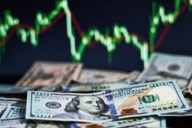 Peso se debilita ante el dólar; petróleo, inflación y chips presionan a los mercados.