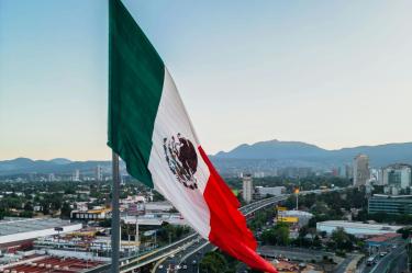 Peso fuerte, manufactura débil: ¿qué está pasando con la economía mexicana?