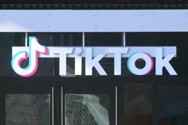 TikTok contempla la posibilidad que los usuarios envíen dinero por mensajes directos