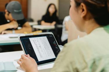 AIMX pide impulsar la alfabetización digital para combatir la desinformación.