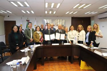 El acuerdo, signado por el alcalde Javier López Casarín y el presidente de CANACO CDMX, Vicente Gutiérrez Camposeco, busca acercar herramientas estratégicas a las unidades económicas del sector local