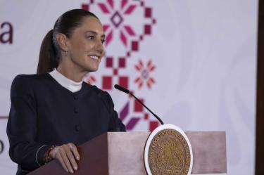 Gobierno de México se compromete a mantener comunicación directa y transparente con los padres de los 43