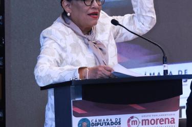 La secretaria de Gobernación en la plenaria del grupo parlamentario