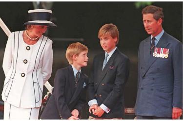 La diferencia entre ser “Su Alteza Real” y ser Diana, Princesa de Gales puede parecer pequeña, pero dentro del estricto protocolo británico implicaba una transformación importante.
