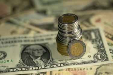 Peso mexicano se recupera: dólar cotiza por debajo de los 17 pesos
