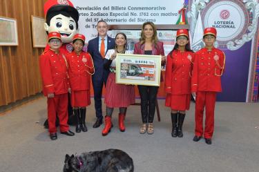 La Jefa de Gobierno, Clara Brugada Molina, resaltó la relevancia operativa y cultural de esta red vial en la vida pública de la metrópoli, destacando que "nuestro Metro es un orgullo chilango, es el bien público más importante que tenemos y también es la galería artística subterránea más grande de la ciudad".