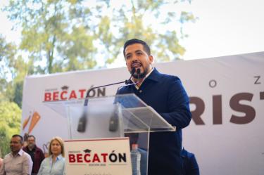 Cristofer Lozano encabezó una nueva edición del Becatón en Gustavo A. Madero