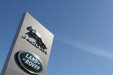 Jaguar y Land-Rover anunciaron recortes financieros.