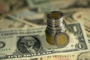 Peso mexicano se aprecia, mientras dólar se debilita; Tesoro de EU decepciona inversionistas