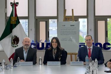 Alessandra Rojo de la Vega y CANIETI durante la firma del convenio