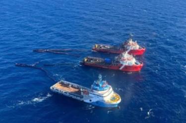 Pemex con 70% de avance en reparación de ducto tras derrame en el Golfo de México