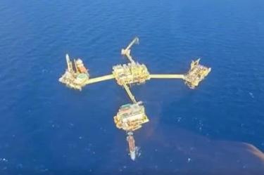 Avanzan los trabajos especializados para reparar el ducto submarino