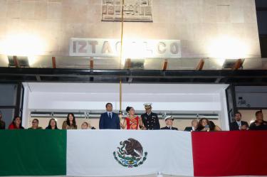 Con más de diez mil asistentes, Lourdes Paz salió al balcón principal de la Alcaldía a vivir y celebrar la soberanía del pueblo iztacalquense