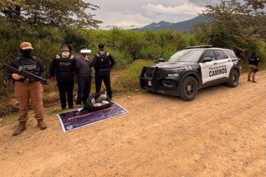 Elementos de la Policía Estatal de Caminos detuvieron a Adán “N” durante un operativo de vigilancia en Talpa de Allende.