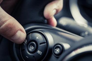 Control crucero auto