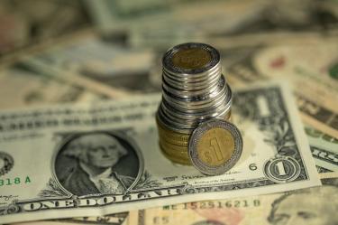 Peso se mantiene estable; mercados atentos a reunión entre Trump y Xi Jinping
