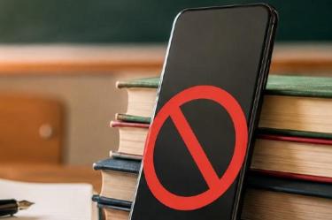 La Secretaría de Educación Pública oficializó el Acuerdo 09/09/26, el cual regula el uso de teléfonos celulares, dispositivos inteligentes y aparatos electrónicos personales en las escuelas del país.