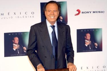 Julio Iglesias mantiene una de las mayores fortunas del entretenimiento español.