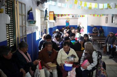 Pobreza vuelve a crecer en la Argentina de Milei; podría afectar al 35% de su población