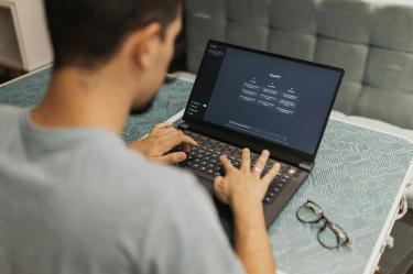 ¿Puede un detector saber si usaste IA? Expertos revelan qué tan fiables son.
