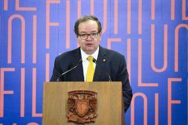 Leonardo Lomelí Vanegas, rector de la Universidad Nacional Autónoma de México (UNAM), durante su intervención en la inauguración de la octava edición de la Feria Internacional del Libro de las Universitarias (FILUNI) en el Centro de Exposiciones y Congresos de la UNAM, la cual se llevará a cabo del 25 al 30 de agosto reuniendo a 350 editoriales universitarias de 14 países, actividades académicas y culturales.