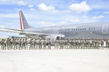El personal especializado despegó a las 12:50 horas desde la Primera Zona Aérea Militar en Santa Lucía, Estado de México, a bordo de un avión Boeing B-738 de la Fuerza Aérea Mexicana.